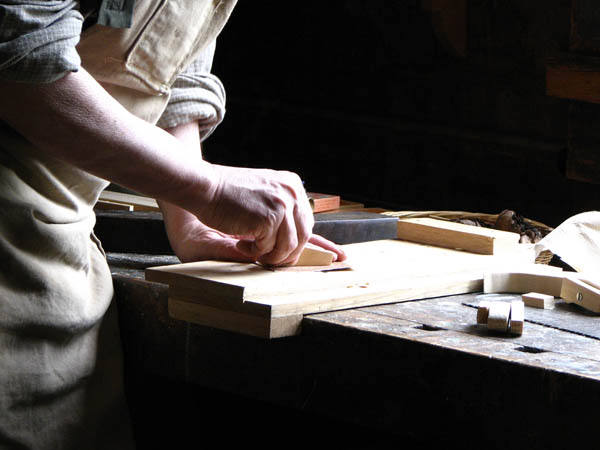Ofrecemos un servicio de <strong>carpintería  de madera y ebanistería en Ollauri</strong> adaptado a las necesidades del <strong>cliente</strong>.